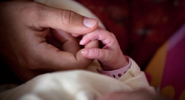 В Ургенче медсестра пыталась продать новорожденного ребенка