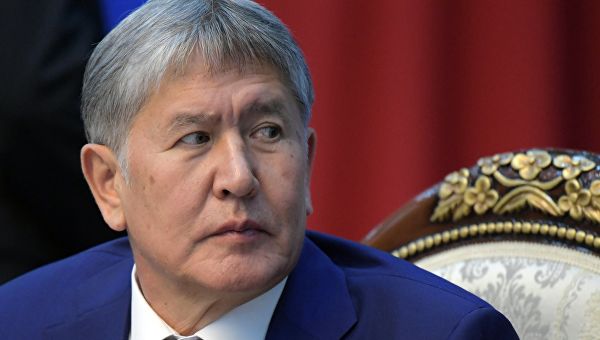 Уроженец Узбекистана подал в суд на экс-президента Кыргызстана
