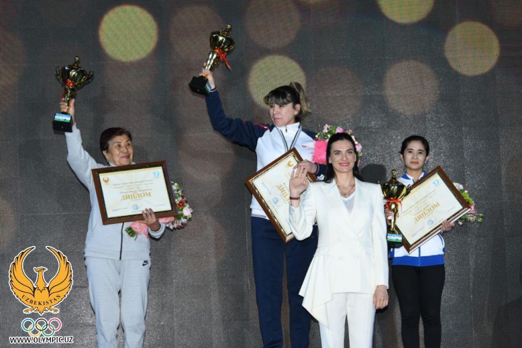 Елена Исинбаева в Ташкенте наградила лучших в первой женской спартакиаде