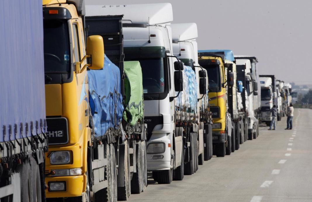 На таможенном посту «Казыгурт» образовалась очередь грузовых автомашин