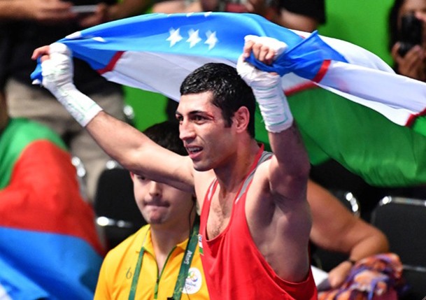 Нокаут за 19 секунд: узбекский боксер дебютировал на профессиональном ринге (видео)