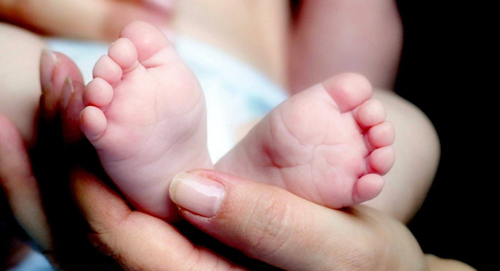 В Янгиюле акушерка продала новорожденного за $100