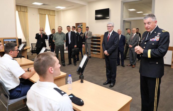 Генерал Дженсон Бойлз посетил Академию Вооруженных сил Узбекистана
