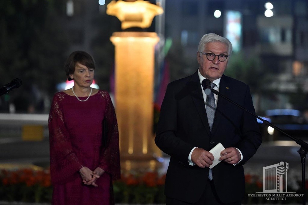 Открытие монумента и награждение орденами: Президент ФРГ посетил институт Гёте в Ташкенте