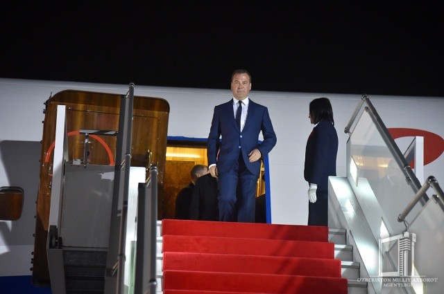 Дмитрий Медведев прибыл в Узбекистан