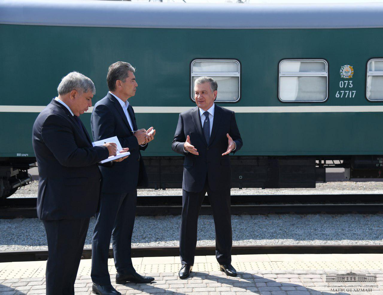 Новый вокзал в Ангрене и пять инициатив в Буке: Как президент объехал Ташобласть (фото и видео)