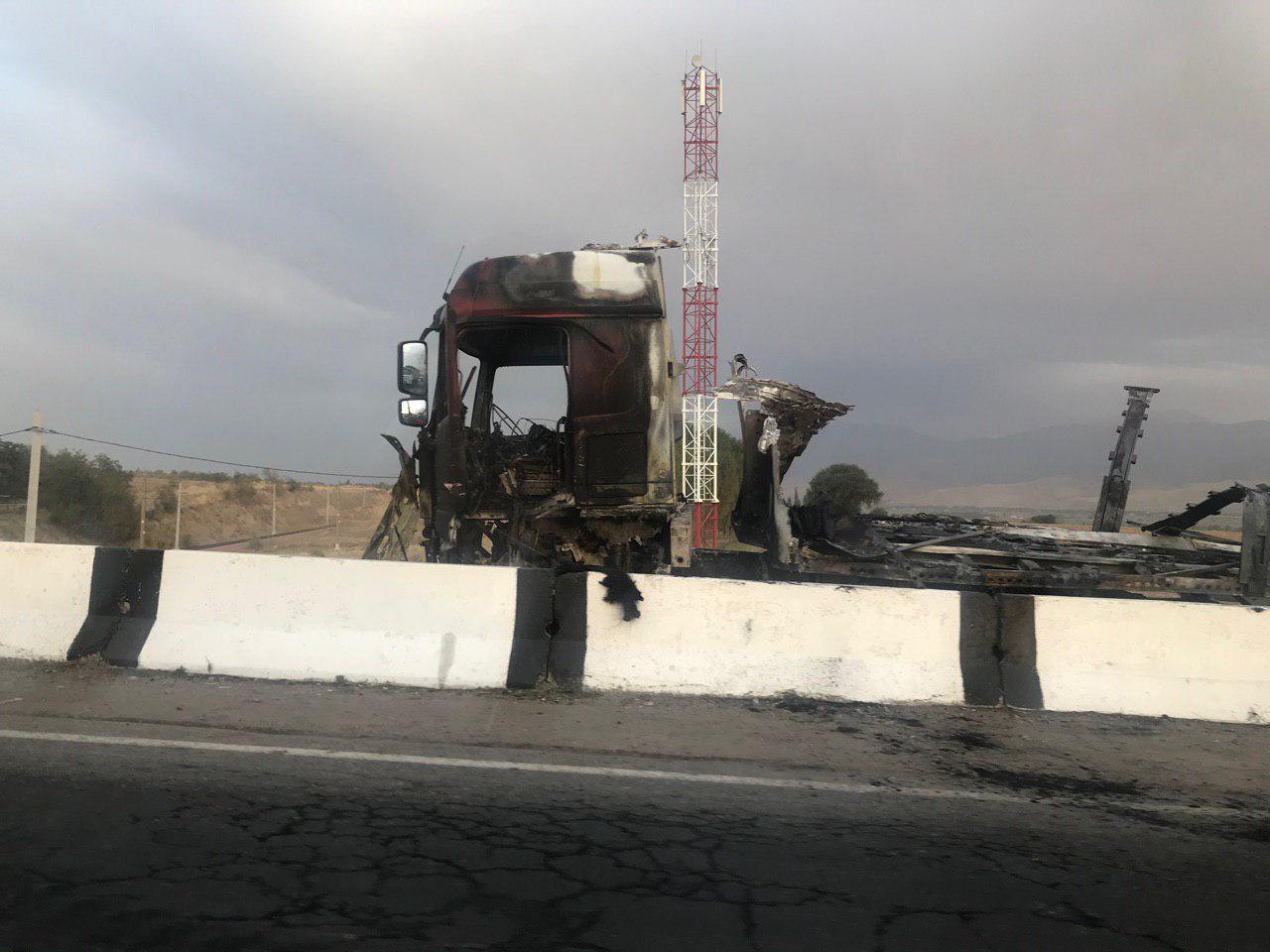 На трассе Ташкент-Ош сгорел грузовик