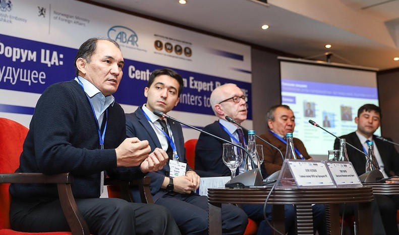 IWPR и CABAR.asia провели экспертный форум по Центральной Азии