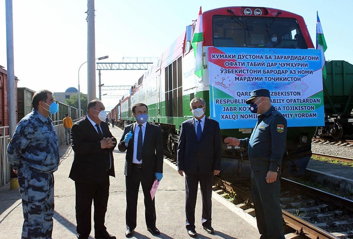 Таджикистан направил вагоны с цементом и шифером в Сырдарьинскую область