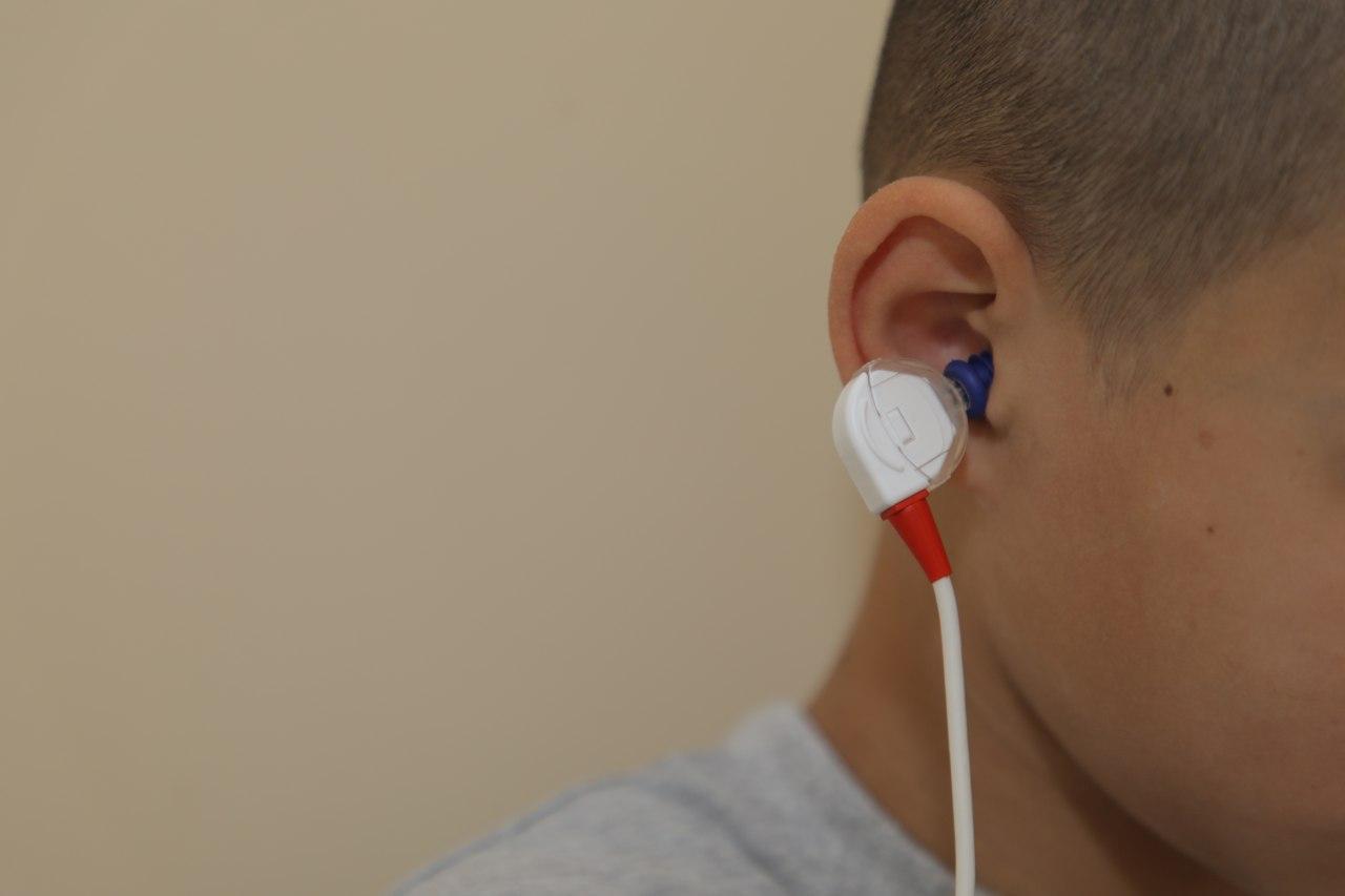 Фонд Zamin начал работу по программе бесплатной кохлеарной имплантации для детей с нарушениями слуха