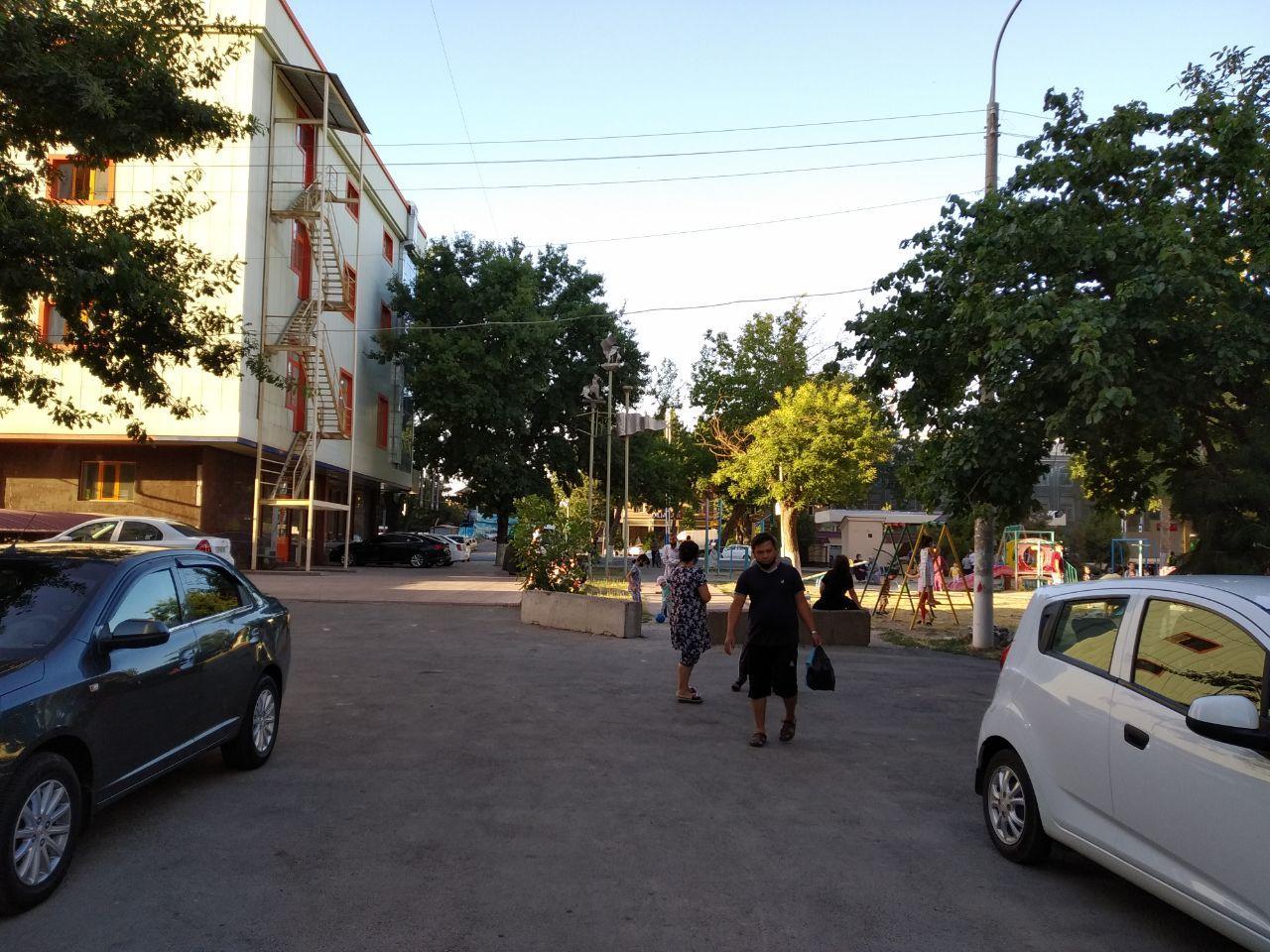 Жители махалли «Гулобод» просят президента и хокимият Ташкента сохранить им детскую площадку