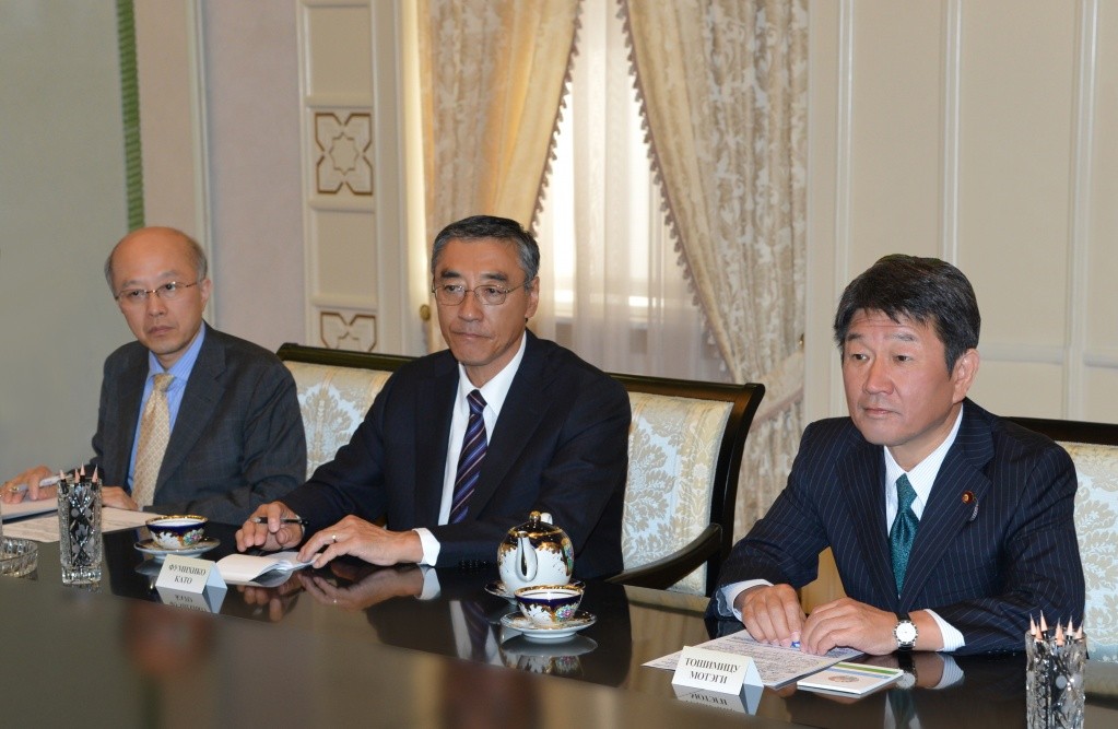 Ўзбекистон Президенти Ислом Каримов Япония иқтисодиёт вазирини қабул қилди