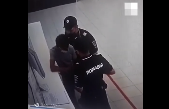 Самарада ўзбекистонликни дўппослаган иккита полициячига нисбатан иш қўзғатилди