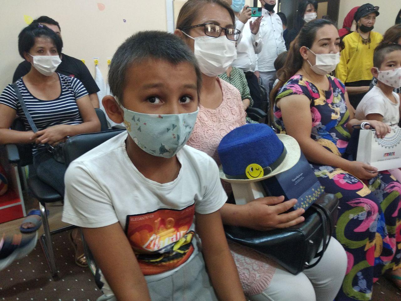 30 детей в Ташкенте и областях получили цифровые слуховые аппараты