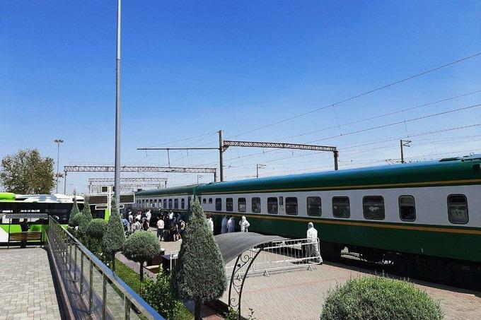 Узбекистанцев будут еженедельно вывозить из городов России поездами