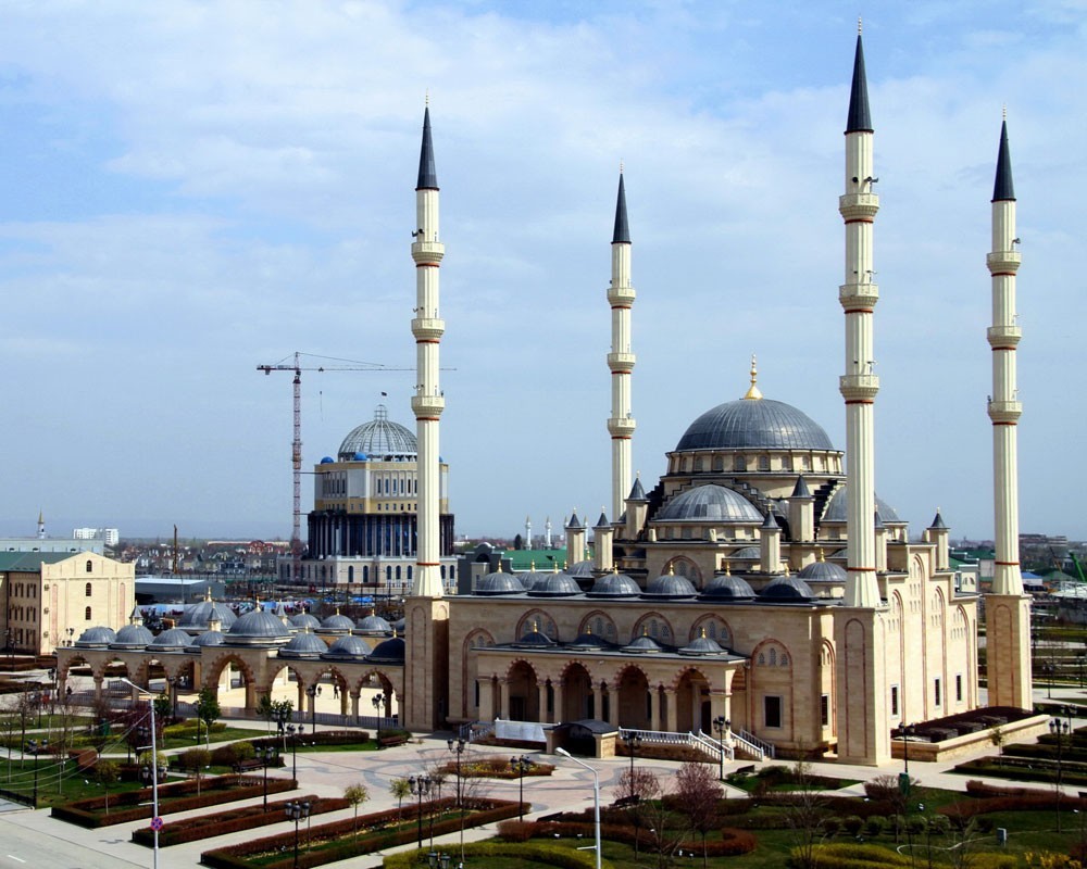 Две чаши и волос Пророка Мухаммеда доставили из Узбекистана в Чечню