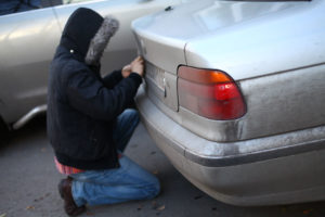 В Ташкенте задержан подозреваемый в краже автомобильных номеров