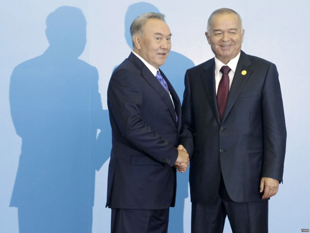 Ислам Каримов поздравил Нурсултана Назарбаева с победой на выборах