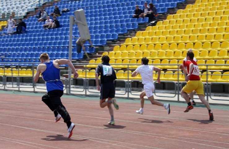 В Андижане соревнуются молодые легкоатлеты