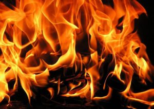 Самовольное подключение газового баллона к газовой плите стало причиной пожара в Навоинской области