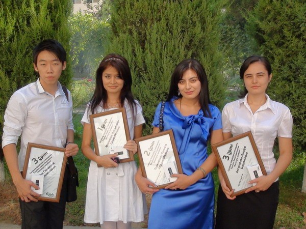 94% молодежи Узбекистана считают себя патриотами