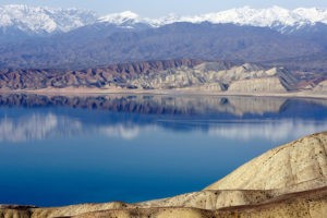 Профильный комитет парламента Кыргызстана предлагает ограничить подачу воды для ирригации в Узбекистане