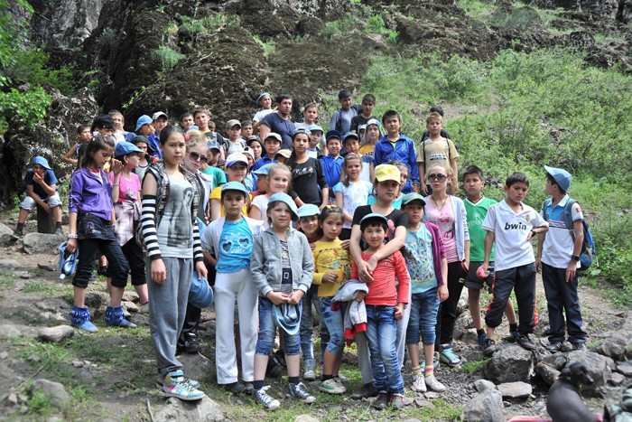 Фонд Sen Yolg’iz Emassan организовал выезд воспитанников домов Мехрибонлик в горы