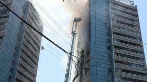 В Ташкенте сильный пожар в 18-этажке на площади Хамид Алимджана