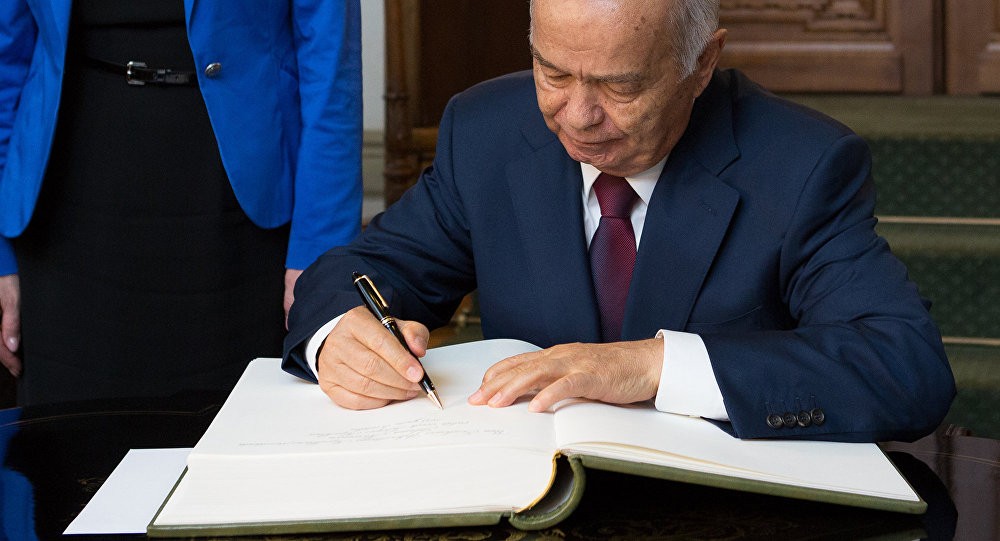 Президент Узбекистана наградил защитников Родины