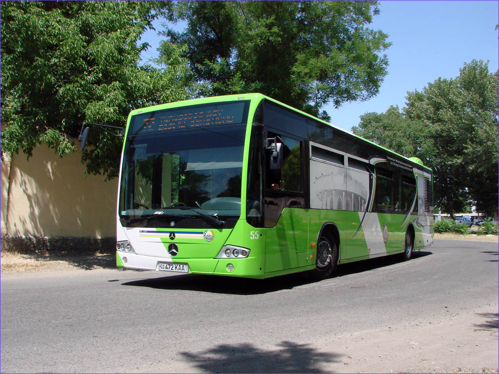 В Ташкенте автобус врезался в здание МВД
