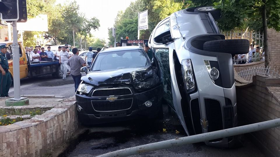 В Ташкенте столкнулись два автомобиля Captiva (фото)