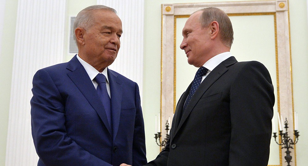 Ислам Каримов и Владимир Путин возложили розы к памятнику Пушкина
