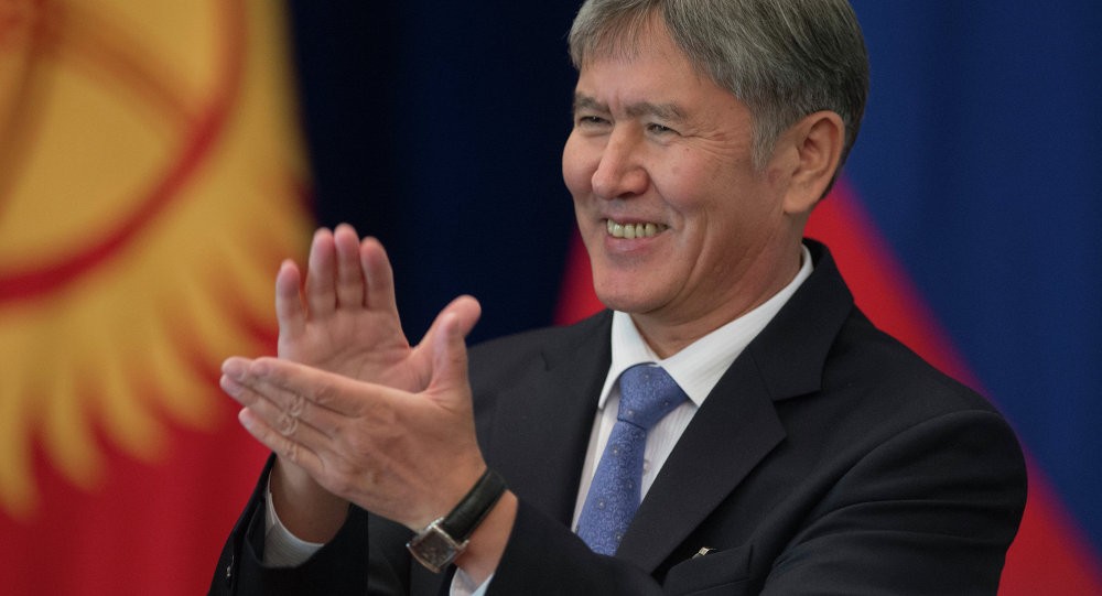 Президент Кыргызстана записал свои песни пока летел в Ташкент