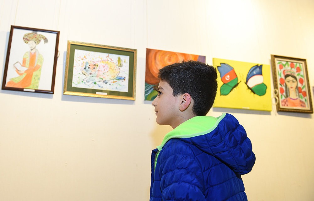Детские рисунки об Узбекистане презентовали в Баку