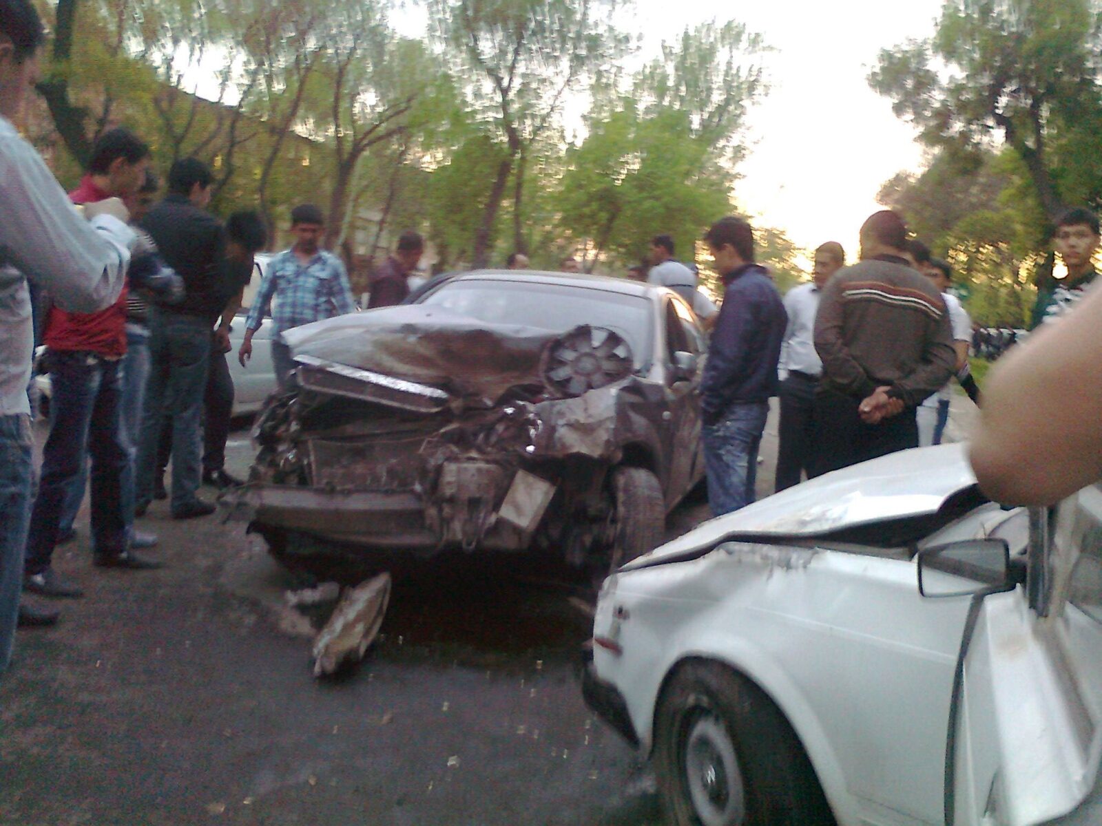 В результате «гонки» в Ташкенте разбились три автомобиля (фото)