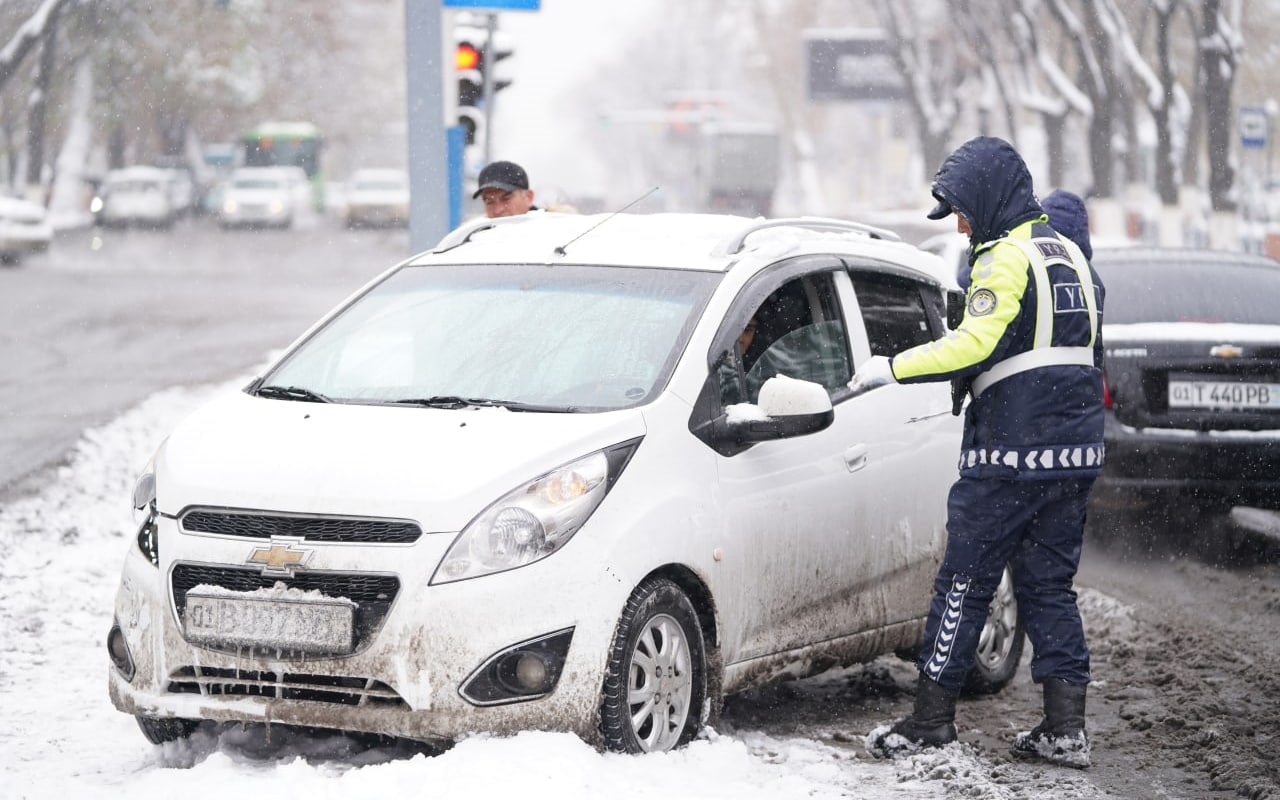 Отмена движения междугородних автобусов и 10-балльные пробки: как Ташкент  встречает снегопад - Anhor.uz