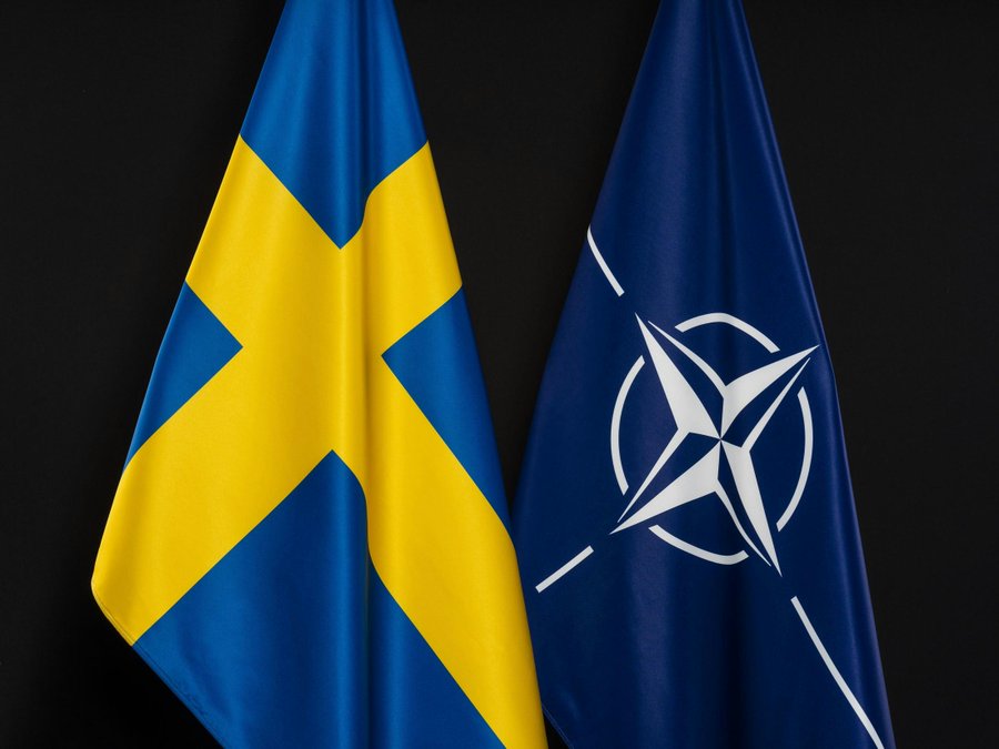 Флаги Швеции и НАТО