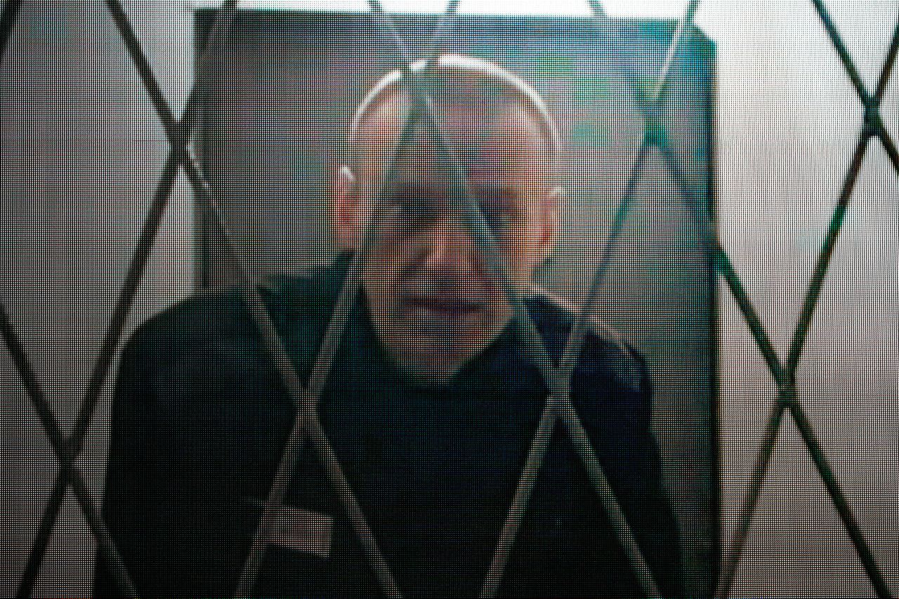 авальный участвует в судебных слушаниях по видеосвязи из колонии в Харпе, 11 января.