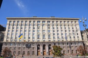 Киев приступил к срочной эвакуации двух больниц