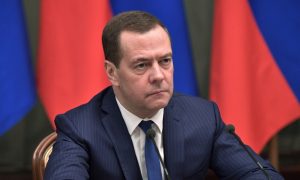 Медведев назвал Макрона спонсором теракта в «Крокусе»