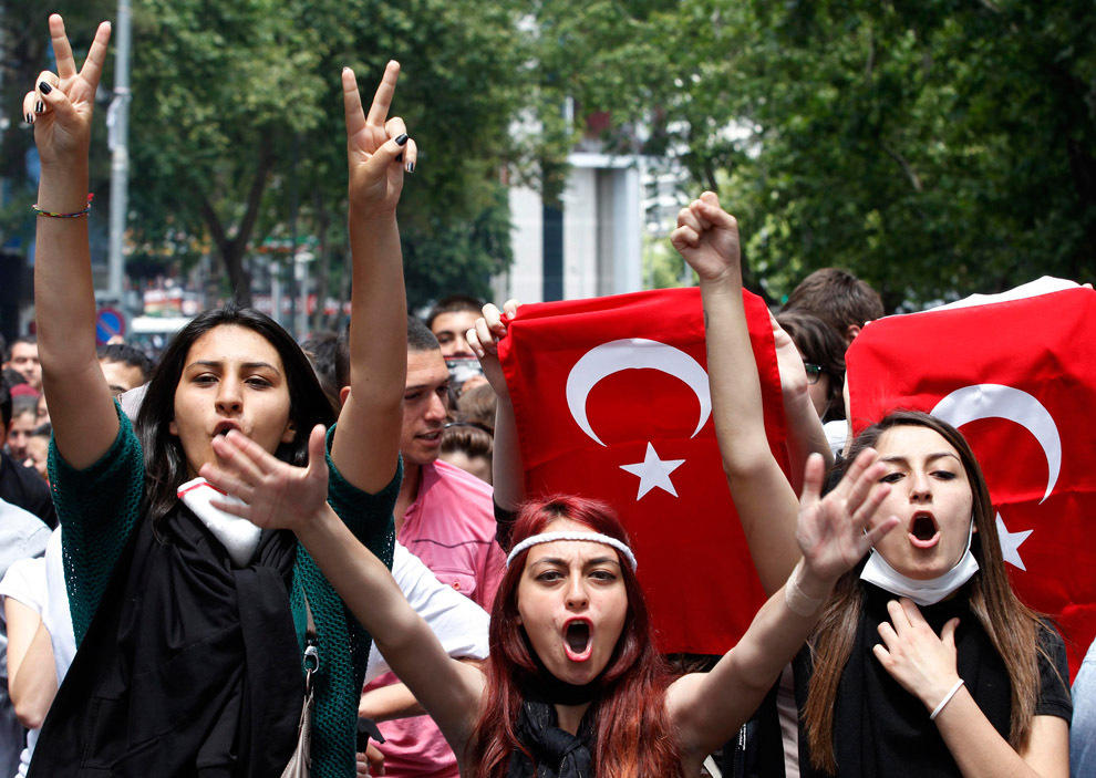 В восточной турецкой провинции Ван начались массовые протесты