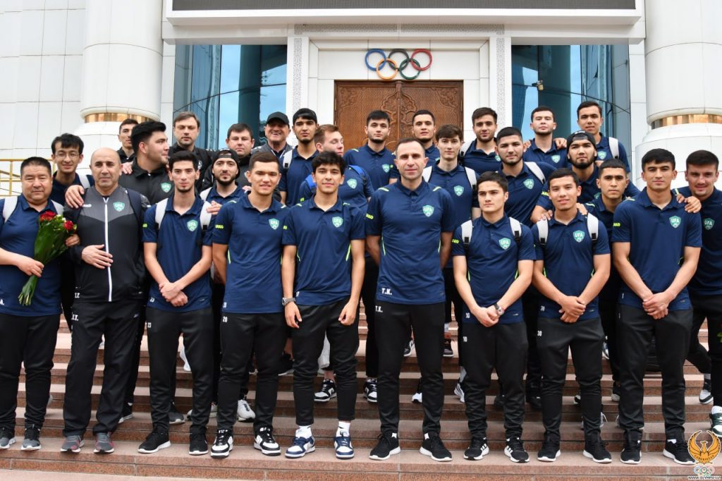 Олимпийскую сборную Узбекистана по футболу торжественно встретили в аэропорту Ташкента